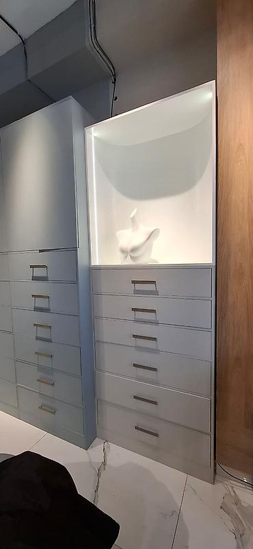 wardrobe: Встроенные модульные шкафы и витрины для гардеробной/шоурума. - — 3