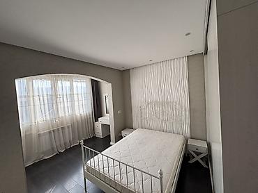 панельные дома: 4 комнаты, 106 м², 6 этаж, Дизайнерский ремонт — 1