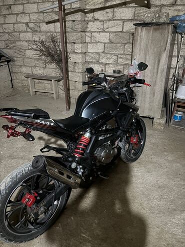 Motosikletlər: İhonzda fx 37 200 cc (ideal s150 olsa barter elemey olar)