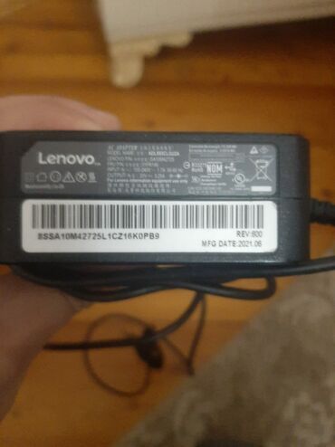 Noutbuklar üçün adapterlər: Original lenovo noutbuk adapteri,ideal veziyyetde,10 gun istifade