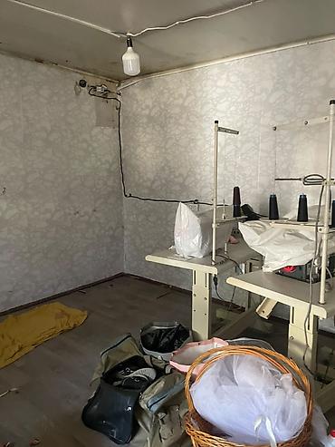 швейный цех работа: Передвижной павильон/киоск с витринными окнами и дверью — 2