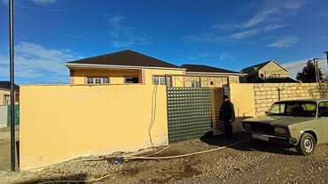 Həyət evləri və villaların satışı: Satılır: həyət evi - Ümumi təsvir: Hündür hasarla əhatələnmiş, dəmir — 1