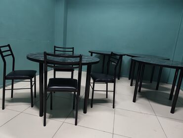 стол со стульями для гостинной: Кухонный стол и стул, Новый, цвет - Черный