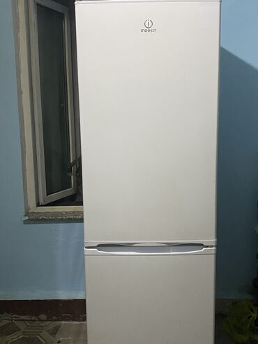 холодильник витринный: Холодильник Indesit, Б/у, Двухкамерный, 180 *