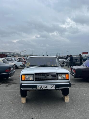 VAZ (LADA): VAZ 2107 sedan Xüsusiyyətlər: - Kuzov: 4 qapılı sedan, ağ rəng - — 2