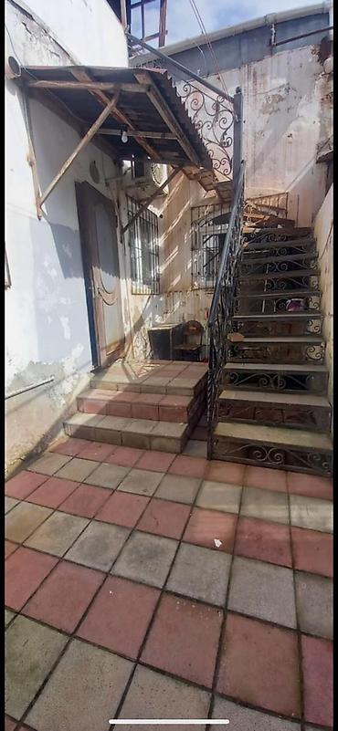 qurtulus 93 evler: 450 azn kirayə ev, Iki mertebedi 1 ci mertebesi verilir. Sebail 20 ci — 7