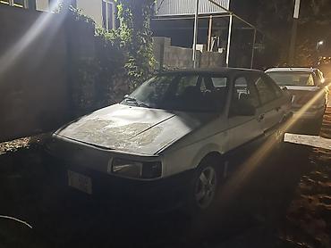 Volkswagen Passat: 1988 г., 1.8 л, Механика, Бензин, Седан