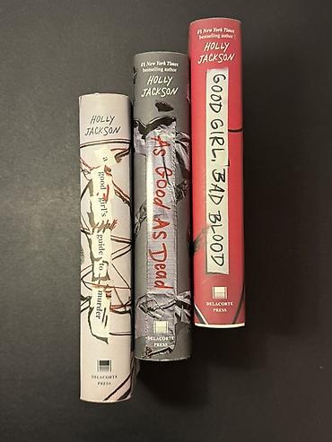 Bədii ədəbiyyat: Holly Jackson – “A Good Girl’s Guide to Murder” trilogiyası, Delacorte — 3