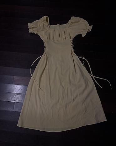 Qadın geyimləri: Sarı rəngdə romantik stil qadın paltarı - Model: midi uzunluqda — 2