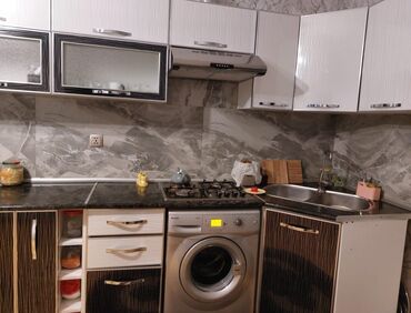yuxuda qab qaşıq yumaq: Mətbəx mebeli çox seligeli heç bir deffekti olmayan mətbext mebeli