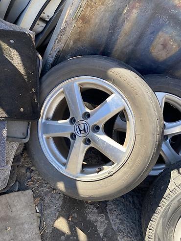r17 honda: Литой колесный диск Honda с шиной Bridgestone. - Оригинальный — 1