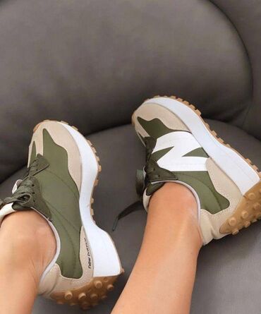 Patike: New balance 327 patike

Novo
Brojevi 36 do 40 — 13