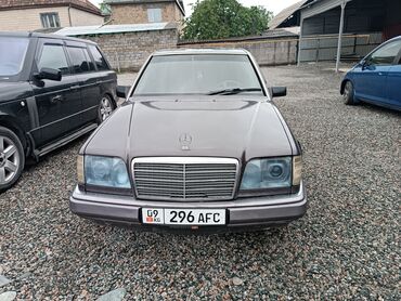 BMW: Mercedes-Benz E 220: 1993 г., 2.2 л, Механика, Бензин, Седан