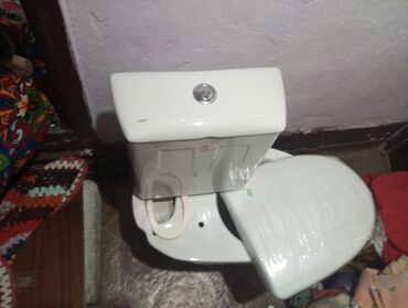 продаются ли отдельно крышки от унитаза: Цистерналуу ак компакттуу ажаткана. Чакан ванна жана туалет үчүн