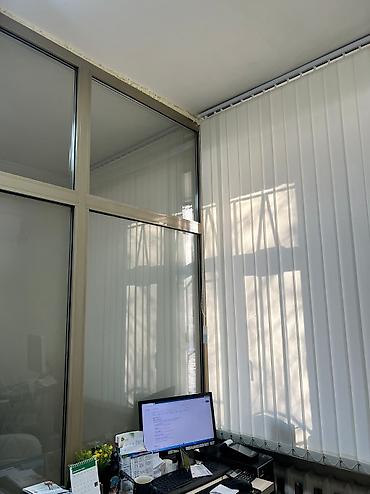 Аренда офисов: Сдаётся коммерческое помещение (первая линия) на первом этаже с — 4