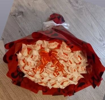 Digər aksesuarlar: Gül püketleri her qiymete her zövqe göre sfariş qabul olunur