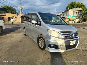 хонда степ автомобиль: Серебристый минивэн Honda Step WGN с распашной пассажирской дверью