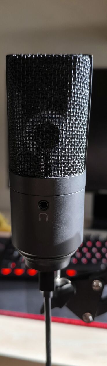 Студийные микрофоны: Микрофон fifine k670b