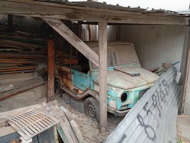 домик на колесо: Винтажный внедорожник с характерным "деревенским" стилем, идеально