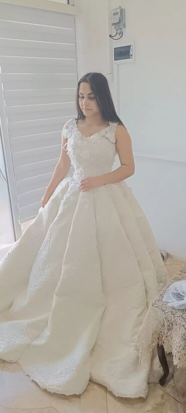 Toy paltarları: Gəlinik tecili satlır 200 azn yox❌100 azn arxası şilefdi maye — 7