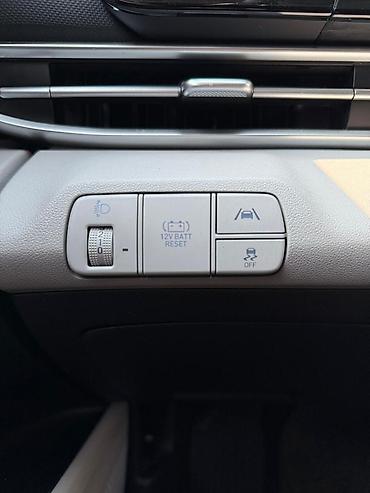 Hyundai: Hyundai Avante: 2022 г., 1.6 л, Гибрид — 14