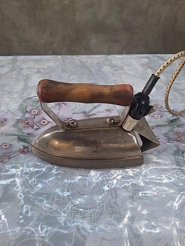 haeger: Retro elektrik ütüsü 1954 – “РЭМ” markalı, model ЕС-2 - Güc: 400 W - — 6