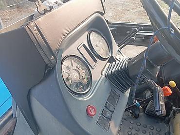 Traktorlar: Belarus MTZ traktoru - Güclü dizel mühərrik, qabaqda balans yükləri — 20