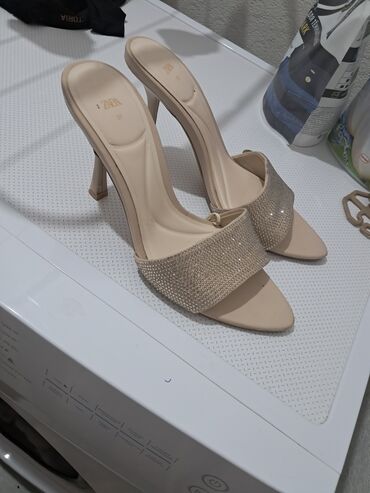 Босоножки, сандалии, шлепанцы: Босоножки, 37, Zara, Б/у, цвет - Бежевый, Самовывоз, Платная доставка at lalafo.kg Босоножки, сандалии, шлепанцы: Босоножки, 37, Zara, Б/у, цвет - Бежевый, Самовывоз, Платная доставка