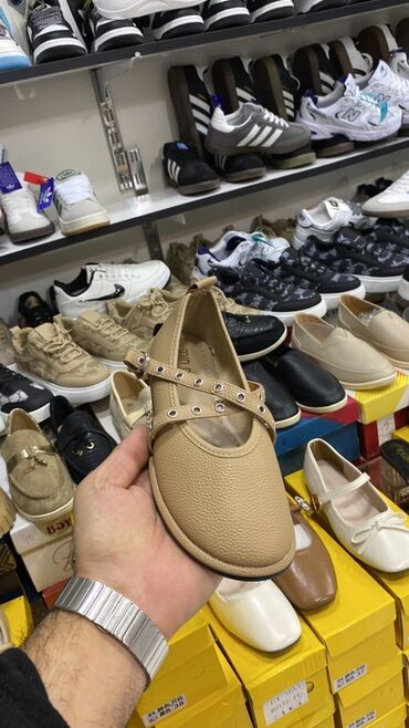 Ayaqqabılar: Məhsul: Kişi və qadın ayaqqabıları – gündəlik və stil kombinasiyası — 10