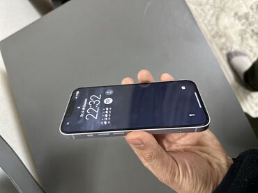 Apple iPhone: IPhone 14, Б/у, 256 ГБ, Защитное стекло, Чехол, 100 %