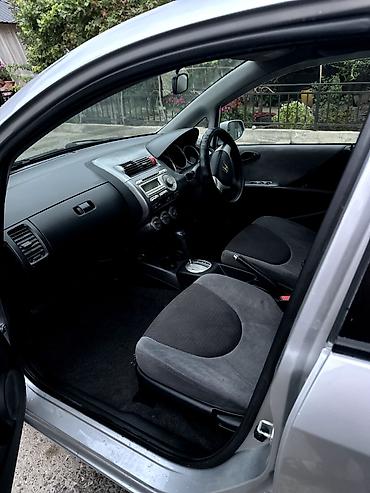 bud e9: Honda Fit: 2005 г., 1.3 л, Вариатор, Бензин, Хэтчбэк — 5