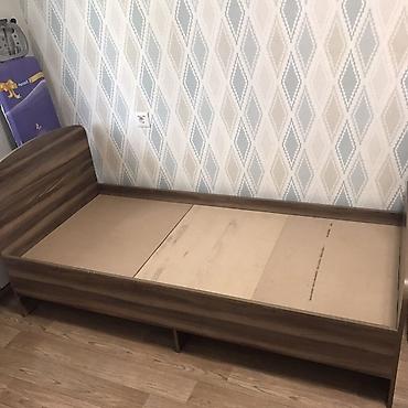 коавать: Односпальная кровать с бортами, под матрас 80×180 см. - Материал: ЛДСП — 3