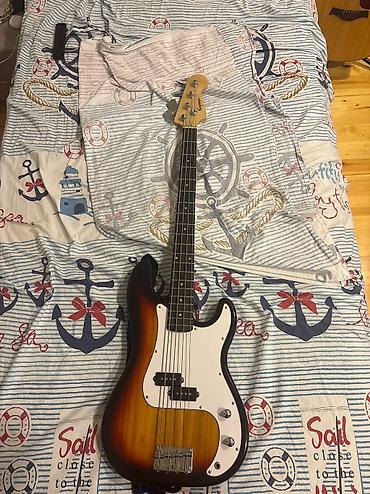 akustik gitara: Elektrik bas gitar – Precision stili - Marka/model: Vester (baş — 1