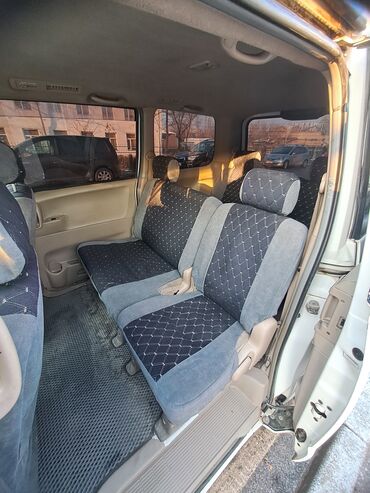 Toyota: Toyota Noah: 2002 г., 2 л, Автомат, Бензин, Минивэн — 6