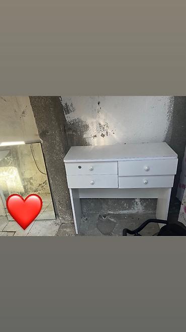 Masalar: Guzguynen bir yerde satilir. İstiyene endirim olunur — 1