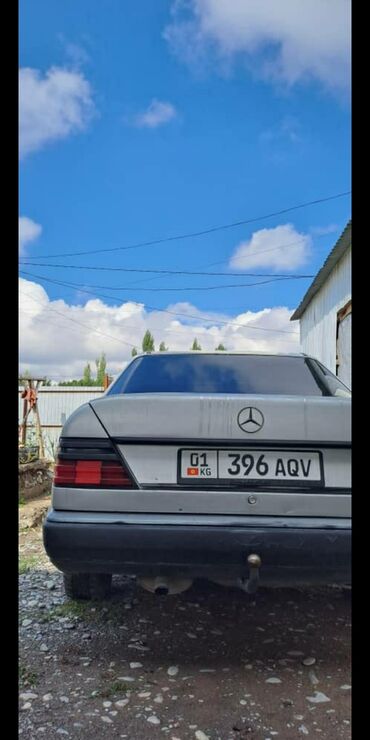 срочно продаю авто мерс: Mercedes-Benz 230: 1988 г., 2.3 л, Механика, Бензин, Седан