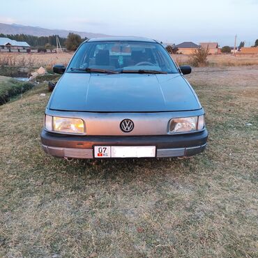 авто ока: Volkswagen Passat: 1988 г., 1.8 л, Механика, Бензин, Седан