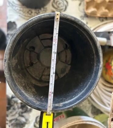 Bitkilər üçün dibçəklər: Plastik,kauçuk gül və dibçək qabları satılır. Cəmisi 60 — 9