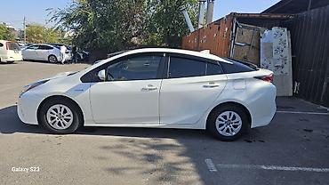 Toyota: Toyota Prius: 2018 г., 1.8 л, Вариатор, Гибрид, Хэтчбэк — 2