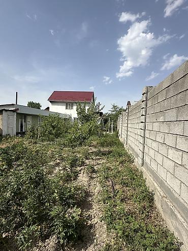 Продажа коттеджей и домов: Продаются 2 дома на одном участке Участок: 5 соток По факту — 8 — 4