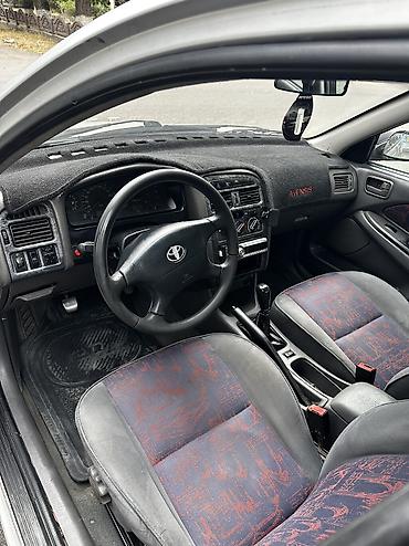 Транспорт: Toyota Avensis: 1999 г., 1.6 л, Механика, Бензин, Седан — 7