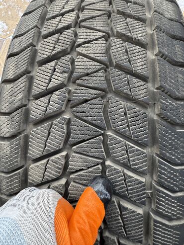 Шины: Зимние авто шины 245/45 R20 
 Три штуки