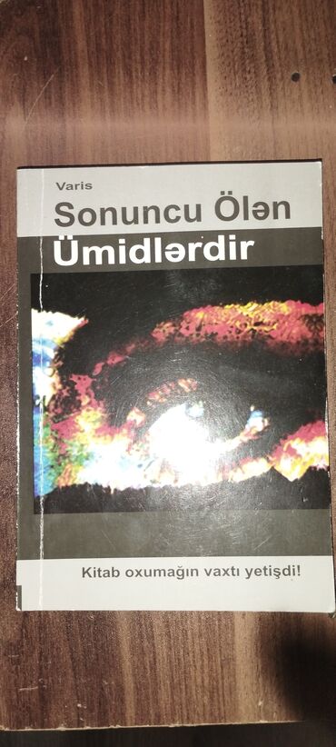 Bədii ədəbiyyat: Varis tərəfindən yazılmış "Sonuncu Ölən Ümidlərdir" adlı kitab. Kitab