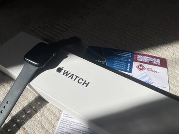 черный пленка: APPLE WATCH SE 2 / 44 мм НОВОЕ приобрели 21.09.23 Сразу же поставили