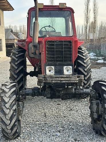 Другие тракторы: Трактор колесный красного цвета с кабиной. Основные характеристики и — 9