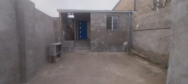 купить дом в гусарах: 1 mərtəbəli həyət evi - Tam hasarlı, qapalı həyət. Betonlanmış geniş