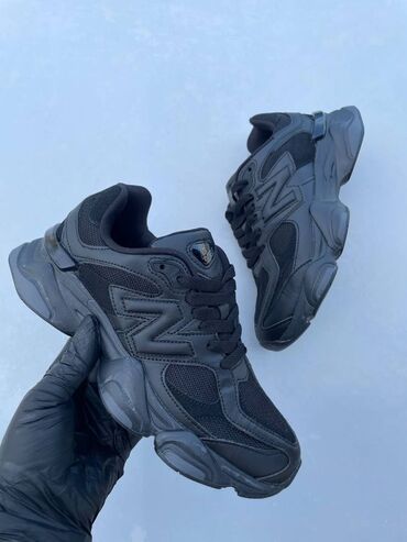 Women's Sneakers and athletic shoes: New balance 9060 patike

Novo
Brojevi 36 do 46

fb Moja Kupovina 1 — 4