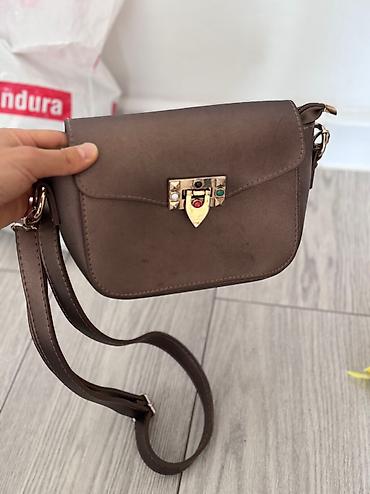 Классические сумки: Продаются кожаные сумки.
1 и 8 сумка-по 1000
Остальные по 100-200-400 — 5