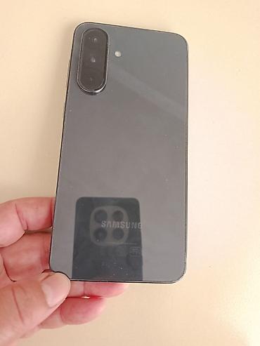 хвох сериес с: Smartfon – qara rəng, düz kənarlı korpusla Xüsusiyyətlər: - Tam — 6