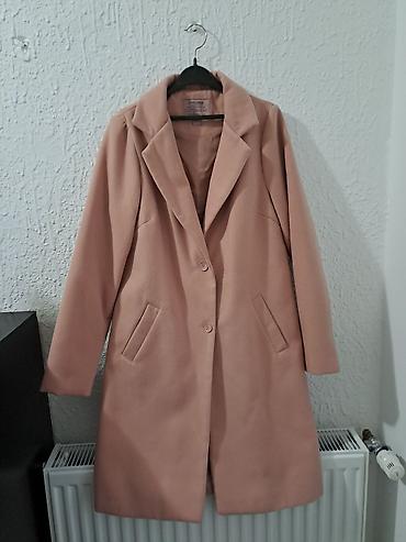 Ženski kaput na prodaju, veličina M/L ima elastina, za više